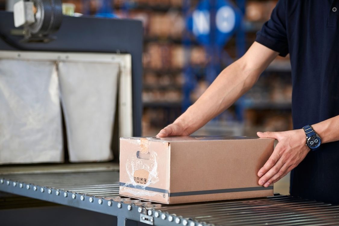 Retail logistics - Warehouse assembly line